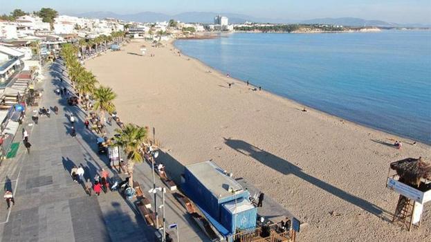 Ne Antalya ne de Bodrum! Güneşini gören plaja koştu, Aralık'ta deniz keyfi