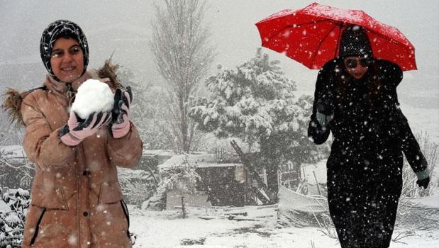 Meteoroloji 30 ili tehlikelere karşı uyardı: Kar yağışları ve sağanak yağışlar kuvvetli şekilde geliyor