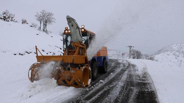 Kar yağışı hayatı felç etti! 191 köy yolu ulaşıma kapandı