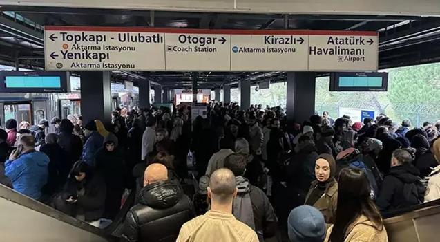 İstanbul'da metro hattında teknik arıza! Seferler durdu