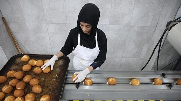 Asrın felaketinde depremzedelerin imdadına yetişen okul günlük 4 bin ekmek üretiyor