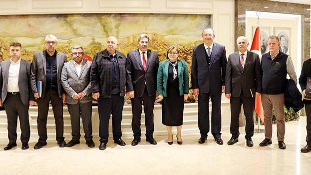 Şam'daki Emevi ve Halep'teki Ulu Camii'nin halıları Gaziantep'te üretilecek