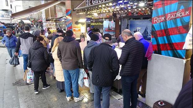 Trabzon yeni yıla hindiyle değil yine balıkla girecek! Çarşı pazarda balık tezgahları doldu taştı