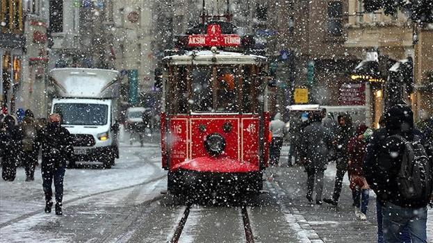 Ve beklenen kar yağışı başlıyor! Sadece saatler kaldı, İstanbul'a lapa lapa yağacak, resmen şehir buz kesecek