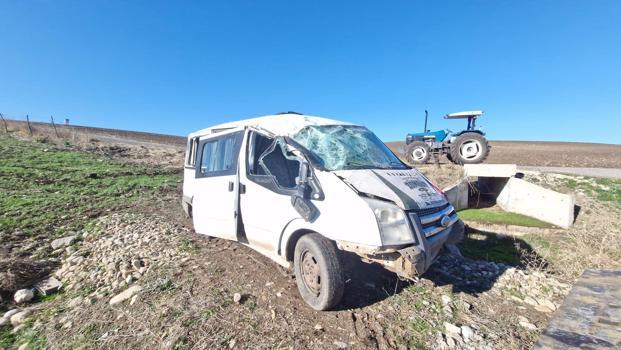 Diyarbakır'da öğrenci servisi devrildi! 10 öğrenci yaralandı