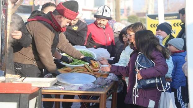 Şivlilik diye seslenen her çocuk nasibini alıyor! Konya'da Üç Aylar yüzlerce yıllık gelenekle başladı