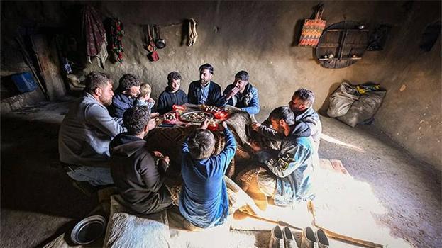 Van'da asırlardır 'tandır kürsüsü' kuruluyor! 'Geleneklerin birçoğu mezrada yaşatılıyor'