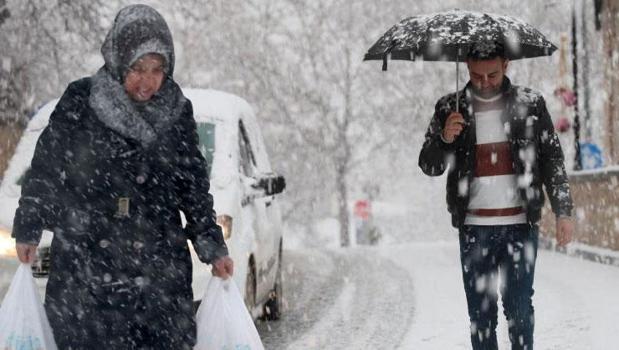 Lapa lapa kar yağışı için tarih verildi! Meteoroloji kuvvetli fırtına, sağanak ve çığ tehlikesine karşı uyardı