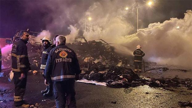 TAG Otoyolu Gaziantep geçişinde feci kaza! TIR ve otomobil yandı: 1 ölü, 19 yaralı