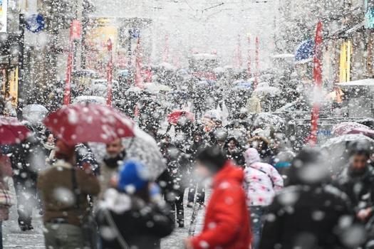 Dikkat! Meteoroloji'den uyarı üstüne uyarı geldi: Yurt genelinde kuvvetli yağış, don ve çığ tehlikesi!