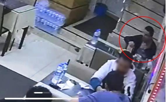Samsun'da mide bulandıran olay: İçtiği çorbanın parasını ödememek için tabağa kıl koydu
