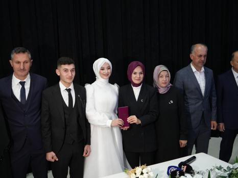Bakan Göktaş, çerçevesinde evlilik kredisine başvuran genç çiftin nikah şahidi oldu