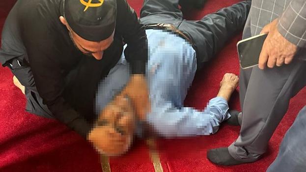 Mardin'de bir vatandaş camide namaz kılarken bıçaklandı