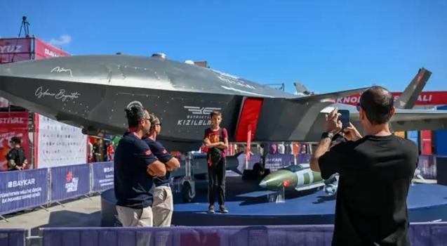 TEKNOFEST KKTC nefes kesen uçuş gösterisiyle başladı
