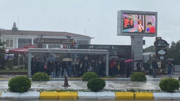 Meteorolojini  sarı kodla uyardığı Muğla yağmura teslim oldu