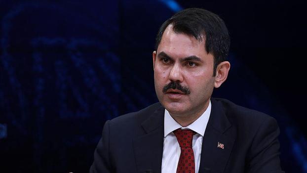 Bakan Kurum'dan Özgür Özel'e tepki: Gözlerindeki bandı çıkarsın, etrafında yapılanları görür