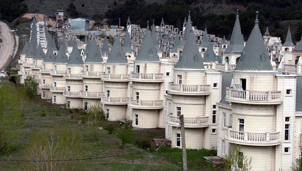 Peri masalı kabusa döndü! Atıl kalan villalar, dronla görüntülendi