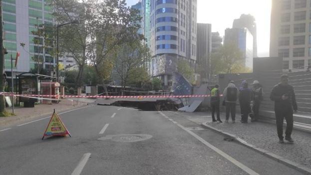İstanbul Sarıyer'de yol çöktü! Trafiğe kapatıldı