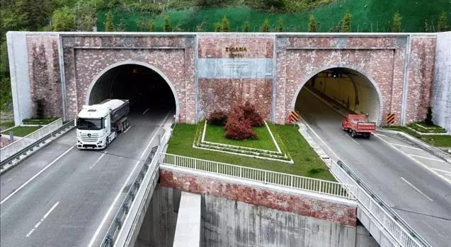 Bakan Uraloğlu açıkladı: Yeni Zigana Tüneli'nden 2 yılda 3 milyon 490 bin araç geçti