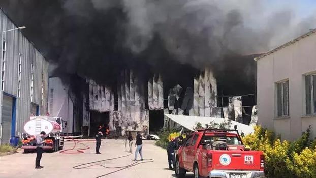 Tekirdağ'da fabrika yangını: Alevler kısa sürede tesisi sardı, ekipler müdahale edilyor