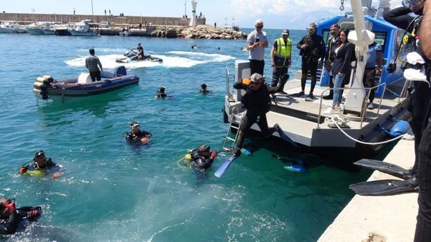 Antalya'da 35 gönüllü dalgıç denizin dibini temizledi, çıkanlar pes dedirtti