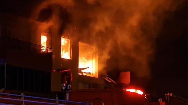 Konya'da 4 katlı apartmanda patlama ve yangın! Yaralılar var