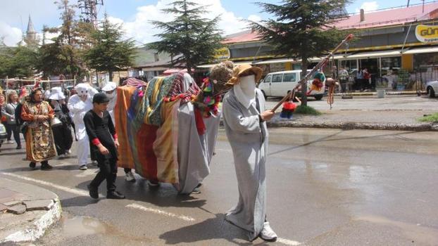 Gelenek 60 yıl sonra tekrar canlandı! Sivas'ta Hıdırellez coşkusu bu şekilde yaşanıyor