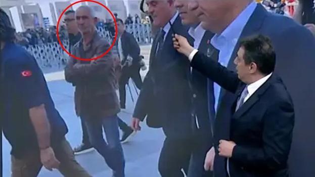 Özgür Özel'e saldırının yeni görüntüleri ortaya çıktı! Emekli emniyet müdürü saldırıdaki ihmalleri tek tek sıraladı