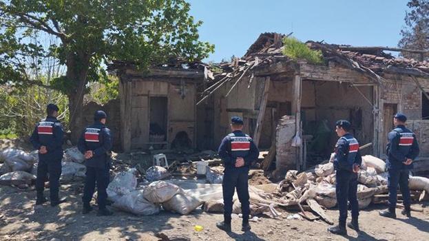 Satmaya çalışırken yakalandılar: Kaçak kazı yaparken buldular! Jandarma başında nöbette