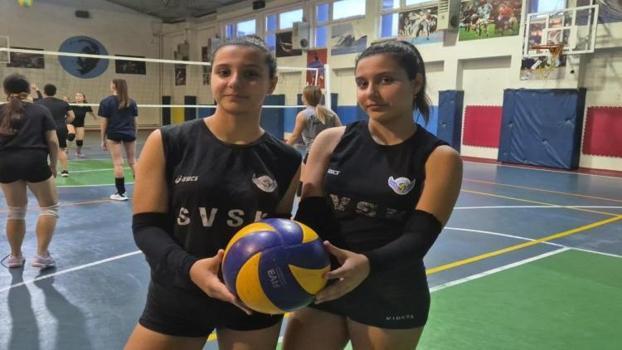 İkiz kardeşlerin voleybol aşkı: Aynı sahada ter döküyorlar, aynı hayali kuruyorlar