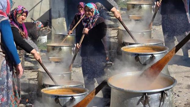 Yılda sadece bir kez yapılıyor! Binlerce kişi o köye akın ediyor