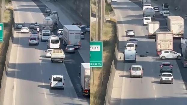 Adana'da TIR'dan düşen lastik kaplaması trafiği felç etti