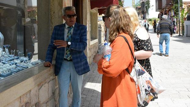 Hiç eğitim almadı ama 11 dili bülbül gibi konuşuyor! Hepsini bu kolay yöntemle öğrenmiş