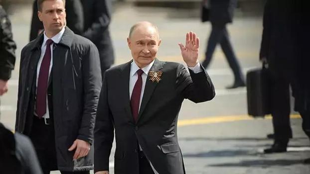 Kızıl Meydan'da görkemli tören! Putin'den Batı'ya gövde gösterisi