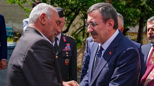 Cumhurbaşkanı Yardımcısı Yılmaz, şehit ailesine taziye ziyaretinde bulundu