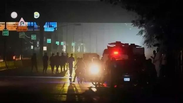 Dünya alarma geçti! Pakistan saldırı başlattı, Hindistan havalimanlarını vurdu, hepsi iptal edildi