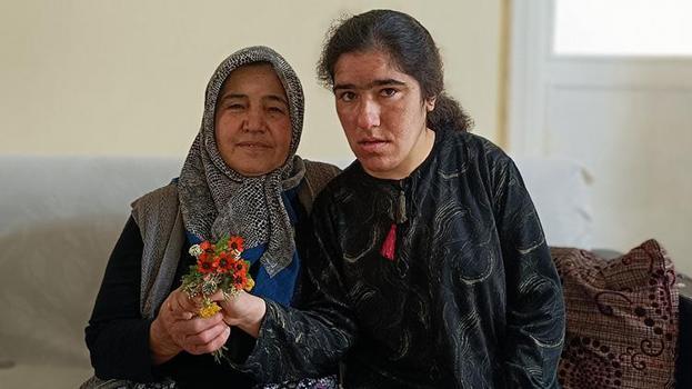 Kayserili fedakar anne, ömrünün yarısını engelli kızına bakmakla geçirdi! 'Başka kimsemiz yok, bir Tuğba'mız var bizim!