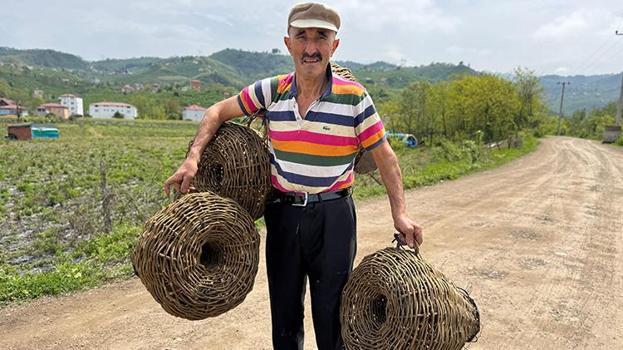 Dikenli sarmaşık, onun elinde esere dönüşüyor! 45 yıldan beri ekmeğini böyle kazanıyor