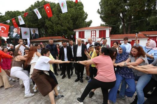 Antalya'da anneler yarıştı çocuklar izledi!