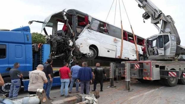 Çanakkale'de 8 kişinin hayatını kaybettiği kazada kamyonun yükünü kurallara uygun taşıdığı belirlendi! Daha önce ceza yazılmış
