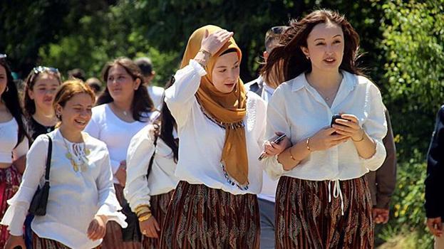 Çanakkale'de geleneksel 'Aşıklar Sokağı' buluşması gerçekleşti