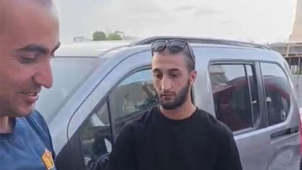 Aracın motor kısmında sıkışan yavru kedi böyle kurtarıldı