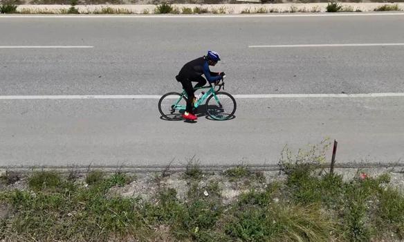 19 Mayıs için pedal çeviriyor! Çanakkale Şehitliği'nden aldığı toprağı Samsun'a bisikletle getiriyor