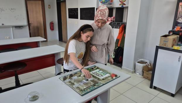 10 yaşında ders sırasında  keşfetti! Düzceli Ravza'nın projesi hastanelerde kullanılacak: TÜBİTAK ödülü aldı