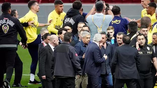 Derbi davasında yeni gelişme! Fenerbahçeli iki futbolcu hakkında 'zorla getirilme' kararı verildi