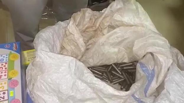 Herkes oyuncakçı diye biliyordu! Diyarbakır'da kutuların içinden çıkanlar ekipleri şoke etti