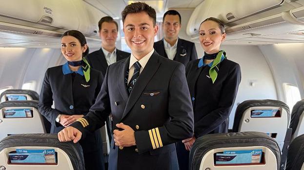24 yaşındaki pilot: Önce uçak sonra otomobil kullandım, biz Türk gençleri olarak 19 Mayıs ruhuyla göklerdeyiz