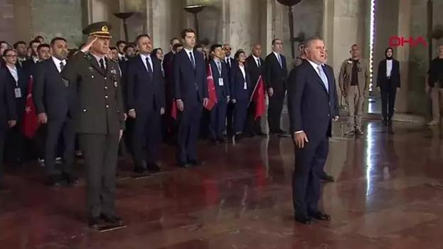 19 Mayıs Atatürk'ü Anma, Gençlik ve Spor Bayramı kutlanıyor... Bakan Bak Anıtkabir’de