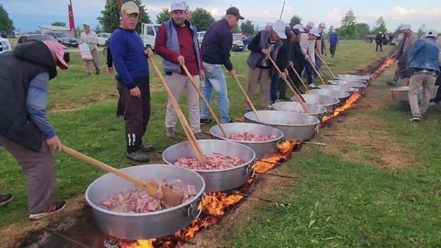 80 yıldır sürüyor! Her yıl 47 koyun 2 dana kesiliyor: Bursa'da gelenek bir araya getirdi