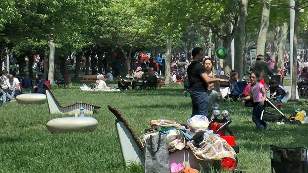 İstanbul'da sıcak havayı ve tatili fırsat bilenler parklara ve sahillere akın etti